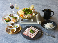 【新定番！ムーガタ鍋】2時間飲み放題×焼肉×しゃぶしゃぶ鍋を一緒に味わえるハイブリット鍋コース