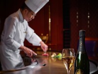 【宿泊予約者様限定メニュー｜日・月曜日限定】ペアA5ランク極上黒毛和牛ステーキディナー　15％OFF＋バースデー特典＋フォアグラの鉄板焼、食後のお飲み物サービス　※2名様限定メニューです