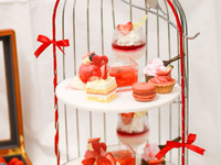 [From March 1st] Luxurious strawberry-filled afternoon tea ~ Gorgeous sweets & savory dishes + 2 hours of free cafe time