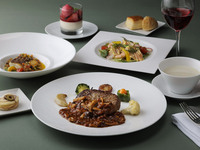 [Payment on the day only] Penthouse lunch with hotel tour