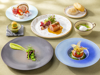 Iris + Dessert Plate 8,600 yen 3/1~5/31