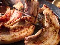 月～木限定！歓送迎会に◎【サムギョプサル】2時間飲み放題付き！マッコリとテンジャンに漬け込んだ熟成国産豚肉！143Seoulオリジナル”サムギョプサル”！！