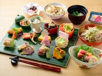 Kamakura Seasonal delicacies - Irodori - 12 types of Obanzai set with 2 types of sashimi