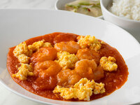[Shrimp and egg with chili sauce] Includes salad, dessert, soup and coffee buffet