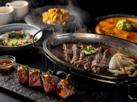 [Mitsubachi Dinner Course] A plan packed with popular Mitsubachi dishes such as Wagyu beef spring rolls, Mexican pizza, and special sea urchin noodles