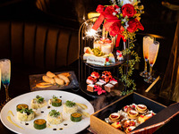 【女性限定 飲み放題付 デザートお祝いスタンドプラン】記念日、押し活に。女子限定 ブック型オードブル&豪華デザート盛り合わせスタンド誕生石カクテルと飲み放題付き記念日プラン　４名様以上限定