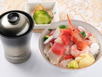 〈テーブル席〉海鮮三昧御飯を堪能！平日限定ランチ