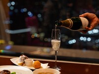 <Lunch> ★Recommended for Mother's Day★ A special dessert including four types of desserts, such as the traditional Chinese dim sum "Peach Bun," will be presented! "Seasonal Vegetables" Course | 8,000 yen per person