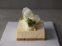 2層の半生チーズケーキ レモン 6名様分【 ¥4,900円(税別) 】