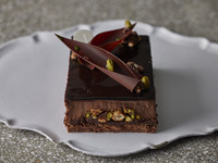 ピスタチオショコラ クレムー 3種のナッツとともに 4名様分【 ¥4,000円(税別) 】