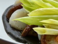 北海道扇贝、香菇、baba ghanoush 和 urui（一种野菜）。