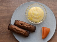 プーアル茶のフィナンシェ　白みそアングレーズ