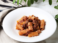 【テイクアウト】淡路産牛のボロネーゼ リガトーニ