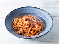 【テイクアウト】島根ポークベーコンのアマトリチャーナ　ブカティーニ（店頭払い）