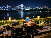 Japanese restaurant "Sakura" terrace-only charcoal-grilled pair course featuring live spiny lobster and T-bone steak.