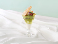 【平日・ティータイム】メロンと煎茶のパフェ（カフェドリンク付）(4/27～6/30)