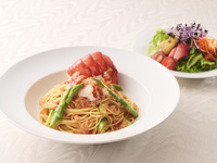 【ランチセット】季節限定！オマール海老と紅ズワイガニのスパゲッティ（4/27～6/30）