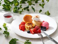 いちごのトリプルリッチパンケーキ