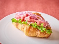 ＜平日＞『クロワッサンサンド付き抹茶香るストロベリーアフタヌーンティー』 新緑の爽やかな装い～饗宴するひとときを～　マリアージュフレールもお替り自由