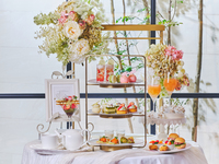 ＜土日祝＞『スペシャルデザート&スペシャルドリンク付き 新緑の抹茶＆ストロベリーアフタヌーンティー』 スイーツでお花見気分！～桜といちごが奏でる心ときめくひとときを～　マリアージュフレール1杯＋その他ドリンクお替り自由