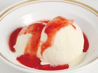 【アラカルト】92.バニラアイスクリーム　季節のソースがけ