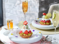 【デザートサンド】花々香るHACCIはちみつ ピスタチオとベリーのクロワッサンブーケ（アカシア・ティー・フィズ付き！）