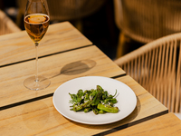 Sparkling wine Free Flow with Chef's selection of 3 kinds of snacks