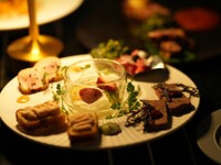 【店内席】前菜５種盛り合わせ＋アラカルト (当日追加メニューをお選びください)