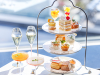 スカイラウンジ「ベイ・ビュー」アフタヌーンティーセット ～ピーチ＆マンゴー～