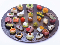 【ディナー / リナシメントコース】＊蝦夷鮑パスタ、甘鯛の松笠焼き、黒毛和牛フィレ炭火焼などを軸とした、贅沢なコース