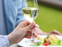 [Terrace Seating] 4-course lunch + 2 hours of free drinks including sparkling wine (Weekdays, April 6th - May 29th)