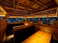 可容納 3-4 人的餐桌，讓您在俯瞰餐廳的同時欣賞美景。