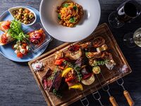 【ディナーBBQスタンダード】前菜ミスト＆スピエディーニ4種＋牛サガリ｜120分飲み放題付