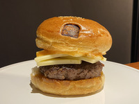Cheeseburger au bœuf Wagyu brun et Habanero Jack