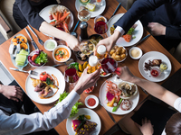 April/Limited20peoples [WEB 22% OFF/Weekdays] Choose your main dish & dinner buffet with Free Flow