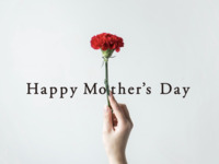 【母の日AFTERNOON TEA｜土日祝】ストロベリーとピスタチオのアフタヌーンティー+カーネーション1輪