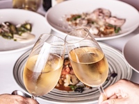 [8F BAR Floor - Limited to 2 people] 90 minutes of free-flowing champagne and an aperitif plate included.