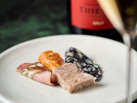 [8F Bar Floor Exclusive] Includes your choice of welcome drink and an aperitif plate