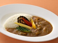 ④じっくり煮込んだ淡路玉葱と“ぼっかけ”和だしカレー