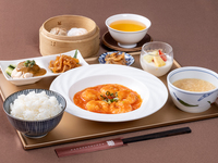 【ランチ】南国酒家　二菜ランチ　Ｂ　【海老のチリソース煮】