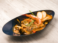 【休日】ホールケーキ付き選べるランチスタジオーネコース4700