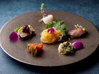 [Jade] A luxurious course including Satsuma young chicken, Ezo abalone, and Japanese Black beef.