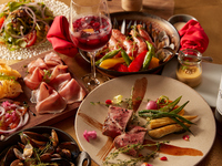 [Dinner for 2 or more people with 120 minutes of all-you-can-drink] A luxurious 8-course meal including pintxos, appetizers, crab changuro, main course of domestic beef, Daisen chicken and mushroom caldoso, homemade pudding, and more, all with all-you-can-drink!