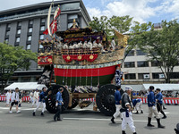 [Gion Festival Yamahoko Procession / 7/17 Pre-Festival] Lunch with ticket for the "Tsuji-mawashi seat" not open to the public