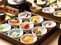 Weekday-only price / 13 types in total [Lunch set with 9 types of Soraniwa Gozen and rice cooked in a pot with yuba (tofu skin)]