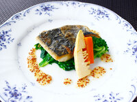 【ランチ】ハーフブッフェとセットがお得★　　　　　　　　　　　　　　　　　　＼鰆のポワレ　レモン風味の粒マスタードソース／