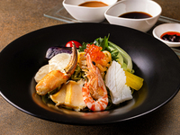具材たっぷり海鮮冷麺 (5/18～8/31)