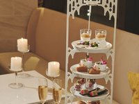 ＜17時～限定＞平日『スパークリングワイン1杯付イブニングハイティー』世界三大珍味をはじめとする至福の数々！マリアージュフレールもお替り自由