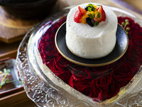 NEW!! Premium Anniversary Course: 5 pieces of Edomae-style sushi, a small hot pot with golden broth, roasted Wagyu beef, and grilled sesame tofu, plus an anniversary cake. 10 dishes in total. ¥8,900 (excluding tax)