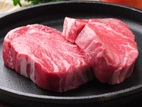 Charcoal-grilled beef ribeye steak (100g)